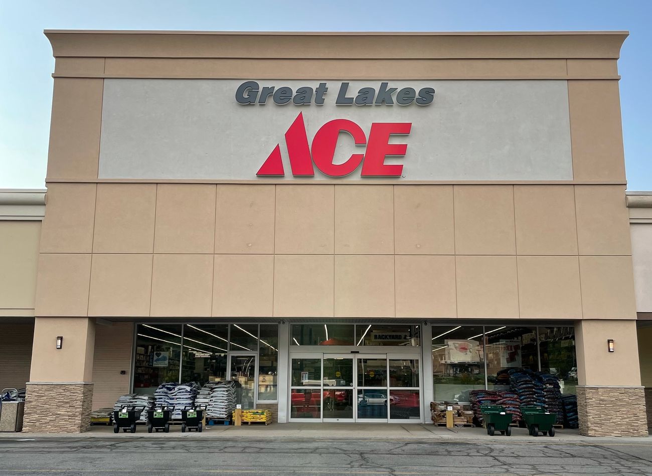Newport Great Lakes Ace Hardware Store