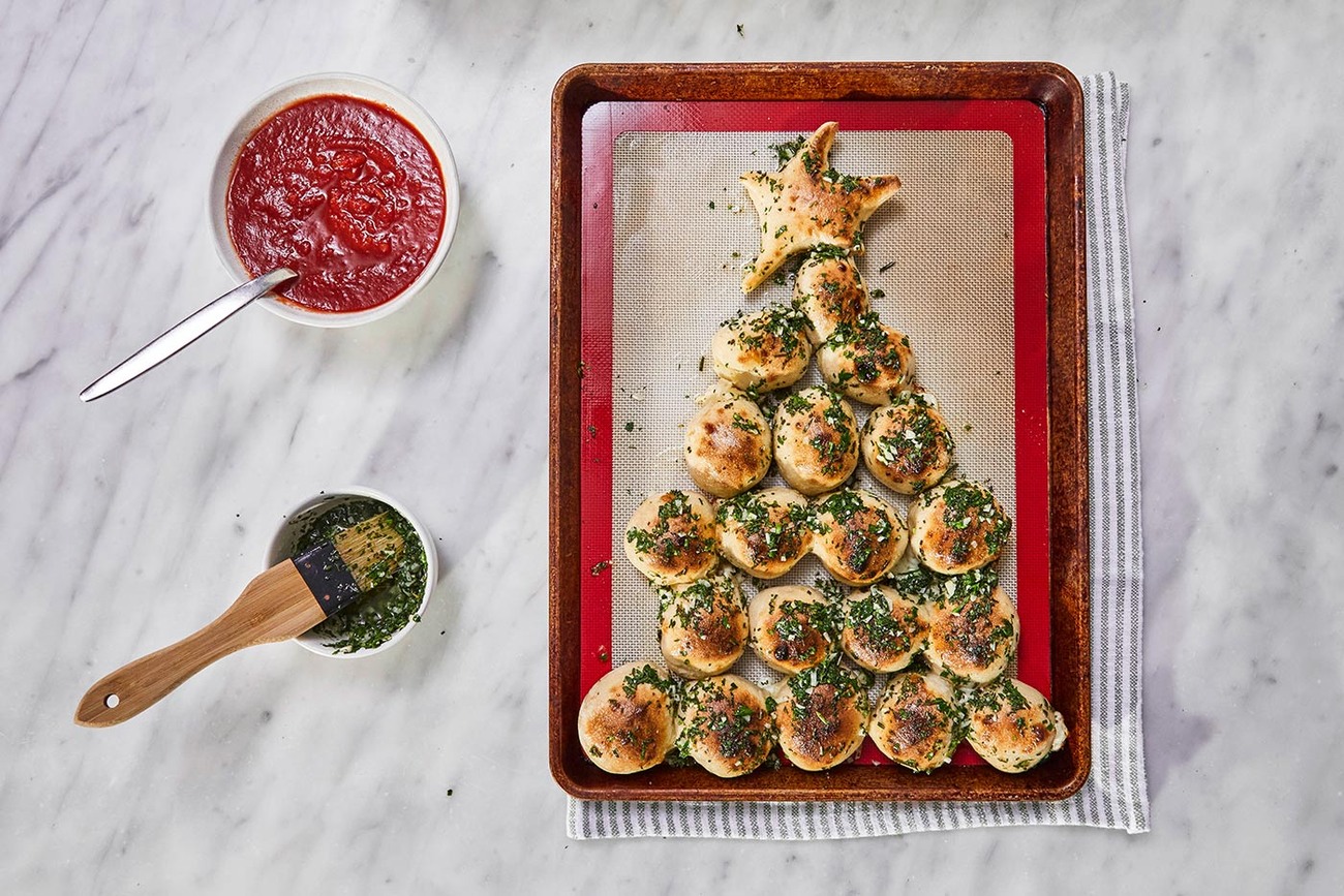 Stuffed Dough Ball Christmas Tree by Ooni
